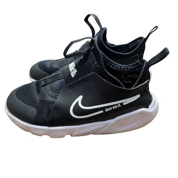 Nike Flex Runner 2 Kids Black and White Slip-On Sneakers - Picture 1 of 5